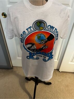 Alabama 1990 “Pass It On Down' 1990
White Concert T-Shirt
